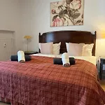 Anna Apartment